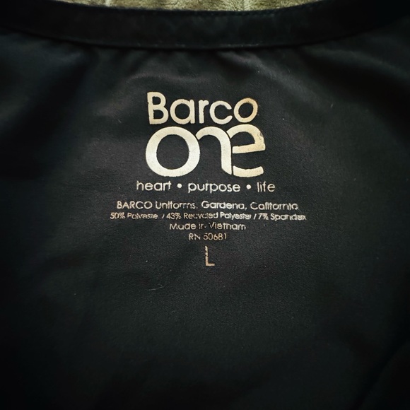 Barco One - Embrace Snake print scrub top - Picture 7 of 10